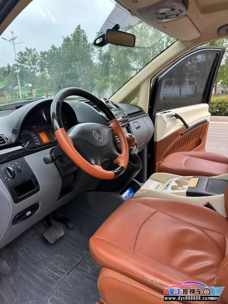 13年奔驰唯雅诺轿车抵押车出售