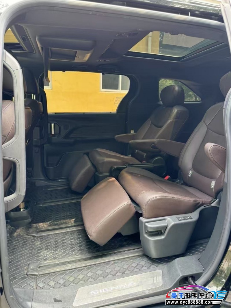 22年丰田塞纳轿车抵押车出售