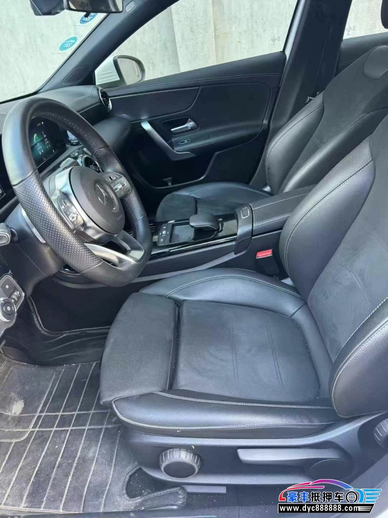 19年奔驰A轿车抵押车出售