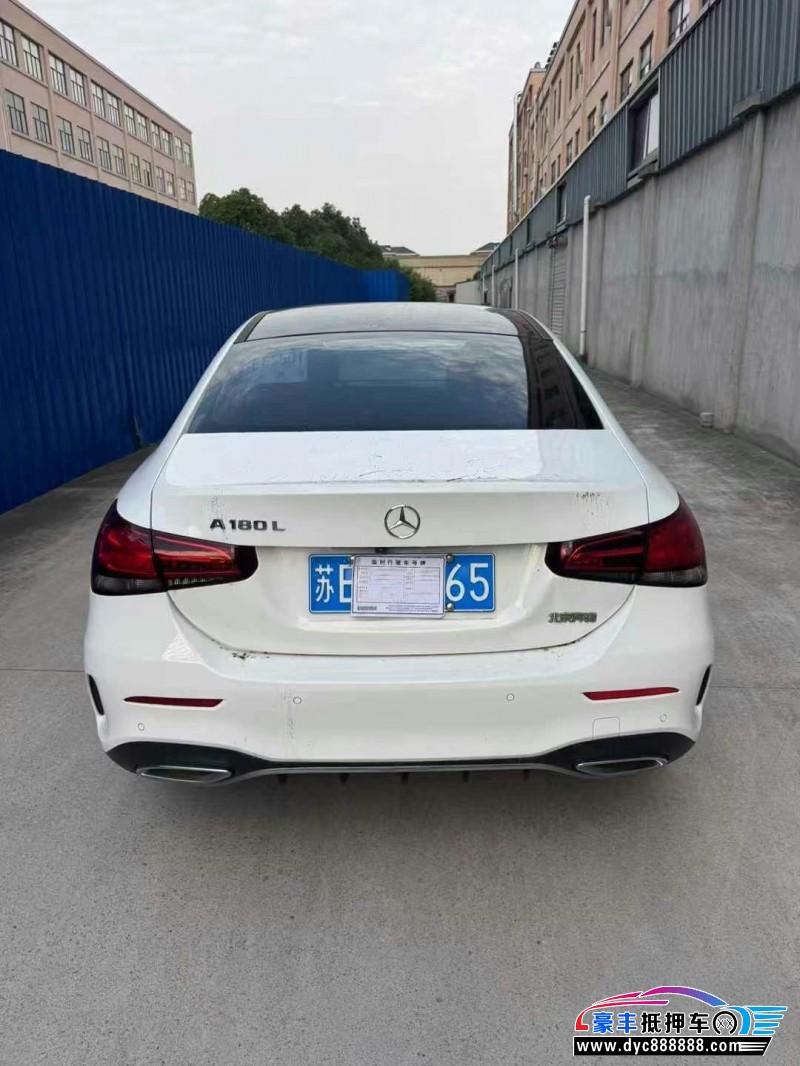 19年奔驰A轿车抵押车出售