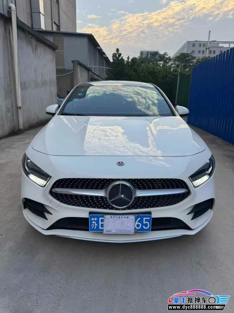 19年奔驰A轿车抵押车出售