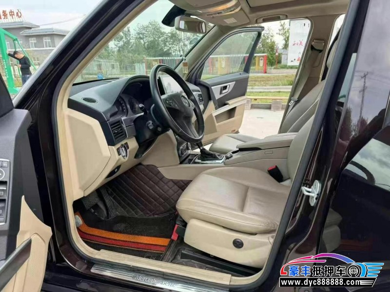 13年奔驰GLK轿车抵押车出售