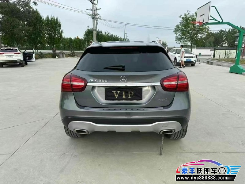 18年奔驰GLA轿车抵押车出售