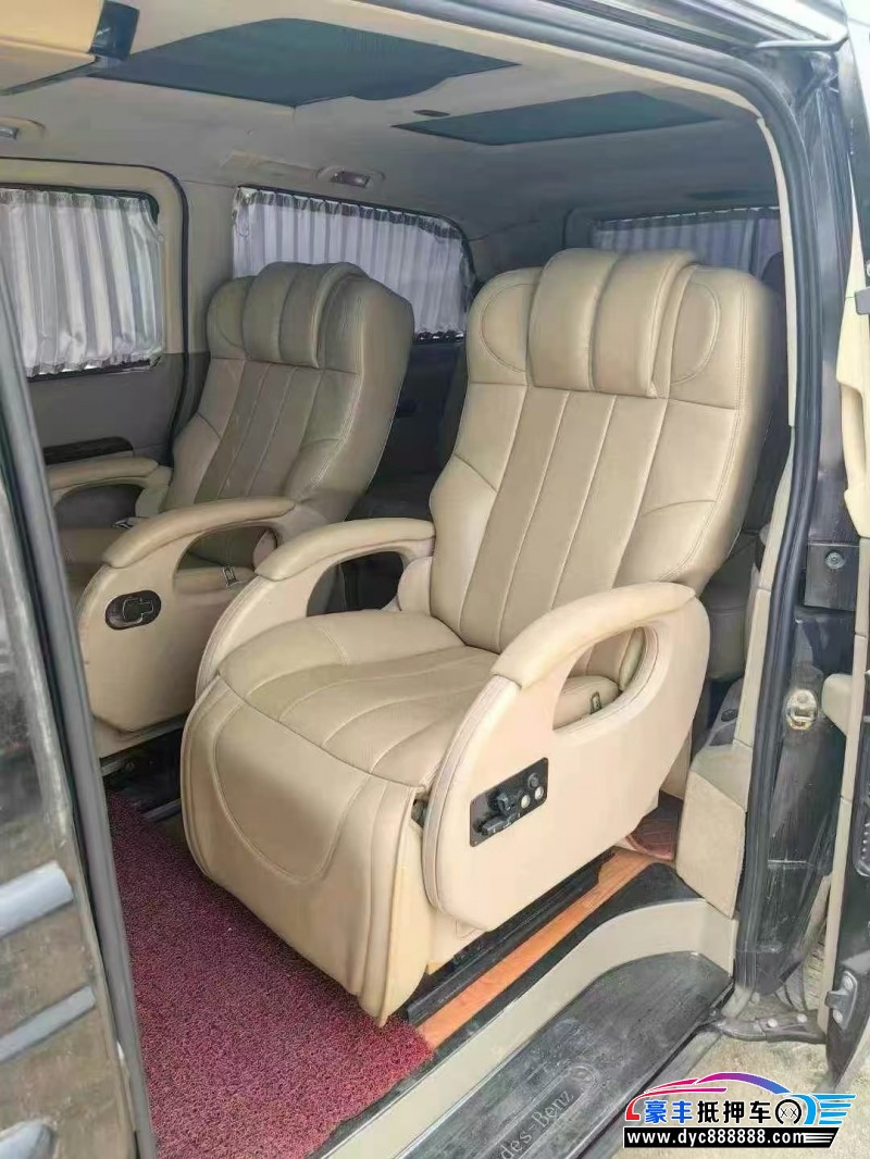 12年奔驰唯雅诺轿车抵押车出售