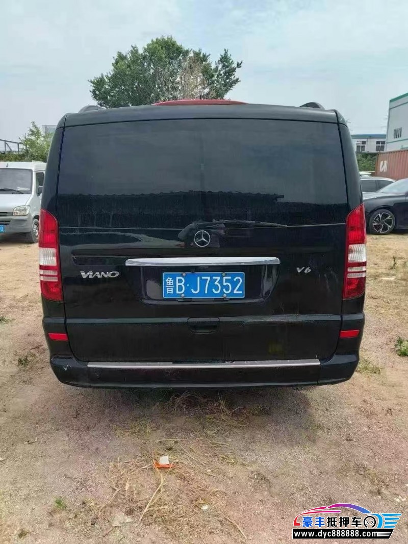 12年奔驰唯雅诺轿车抵押车出售