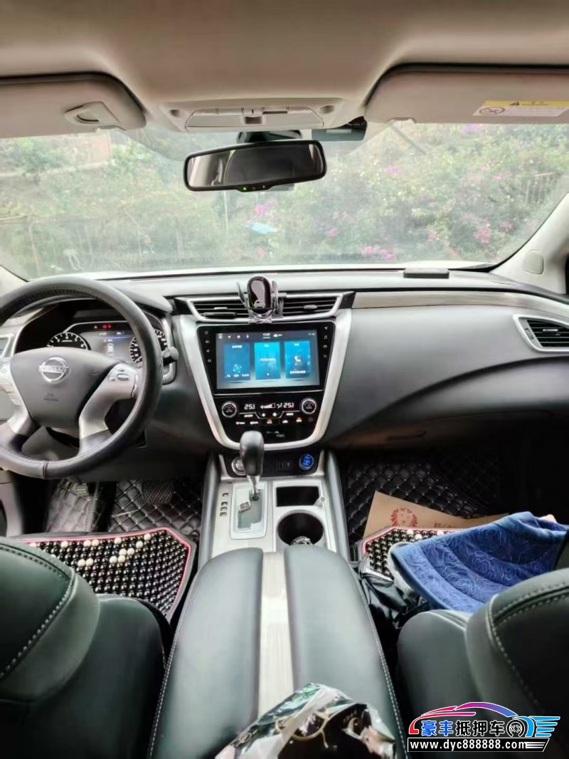 21年日产楼兰轿车抵押车出售