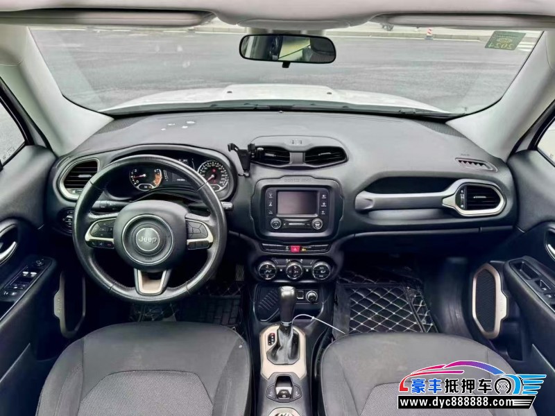 18年Jeep自由侠轿车抵押车出售