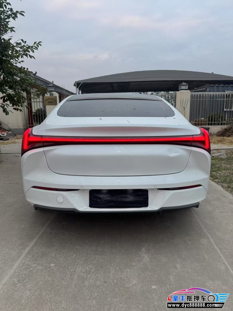 24年哪吒S轿车抵押车出售