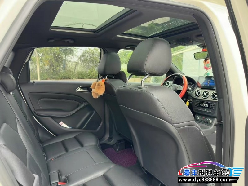 14年奔驰B轿车抵押车出售