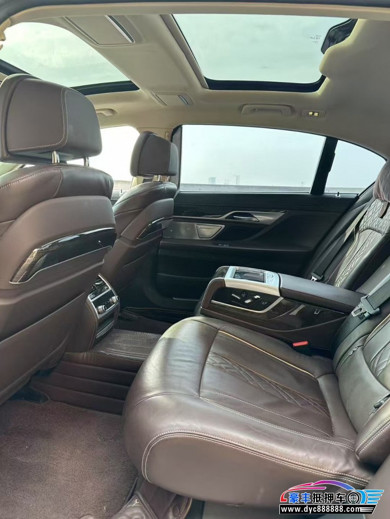 21年宝马7系轿车抵押车出售