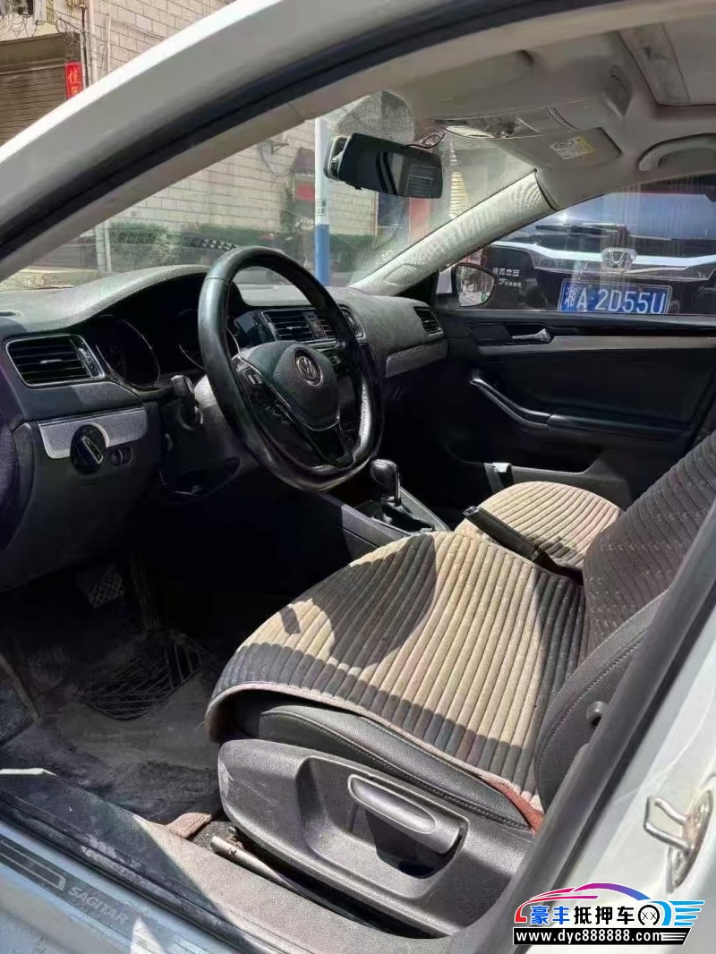 18年大众速腾轿车抵押车出售