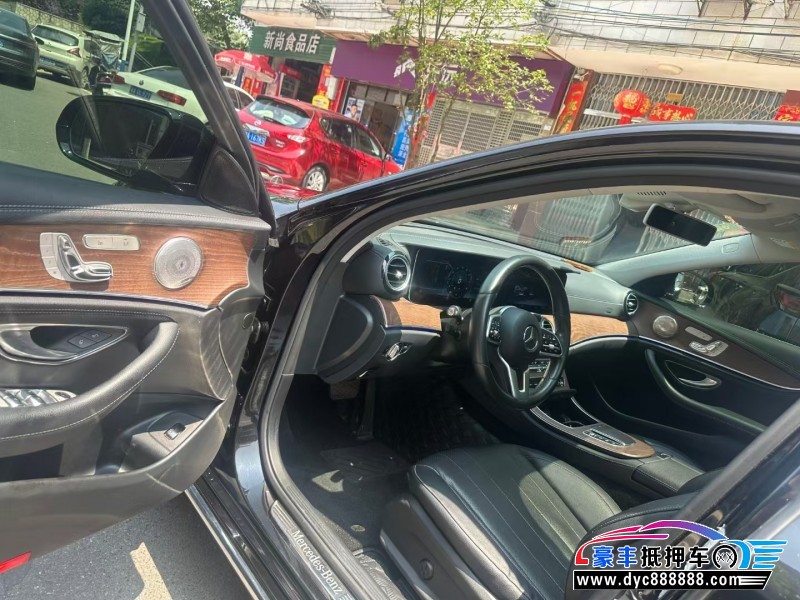 20年奔驰E轿车抵押车出售
