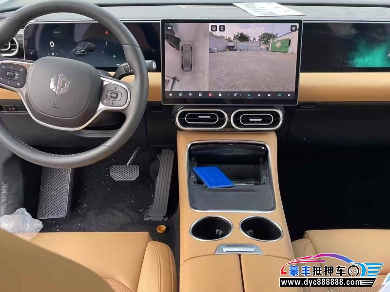 25年零跑C11轿车抵押车出售