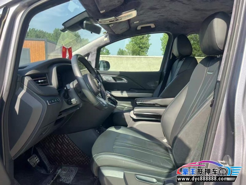 22年红旗HQ9轿车抵押车出售