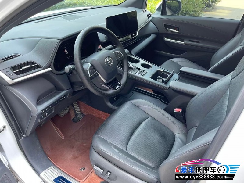 24年丰田塞纳轿车抵押车出售