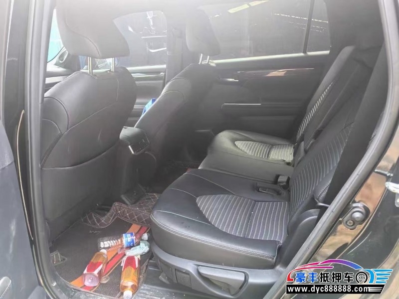 24年丰田皇冠轿车抵押车出售