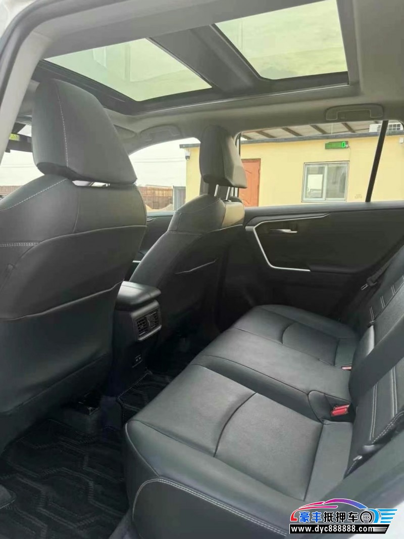 24年丰田RAV4轿车抵押车出售