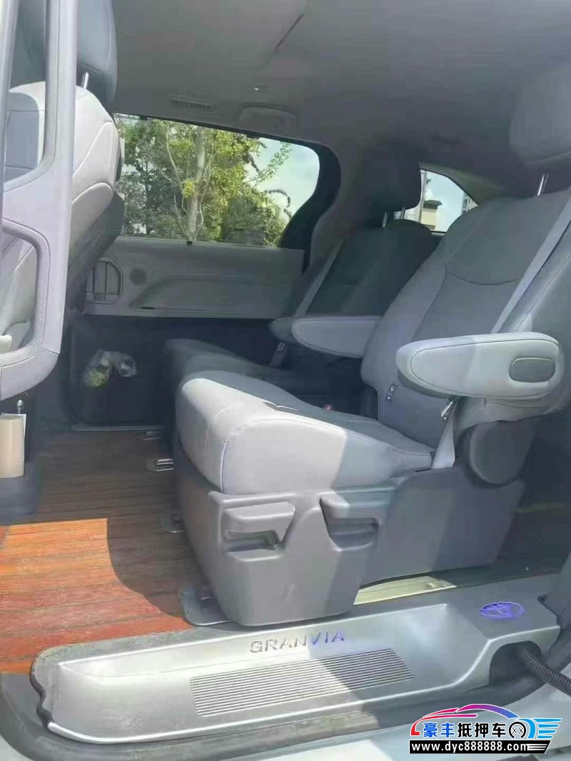 23年丰田格瑞维亚轿车抵押车出售