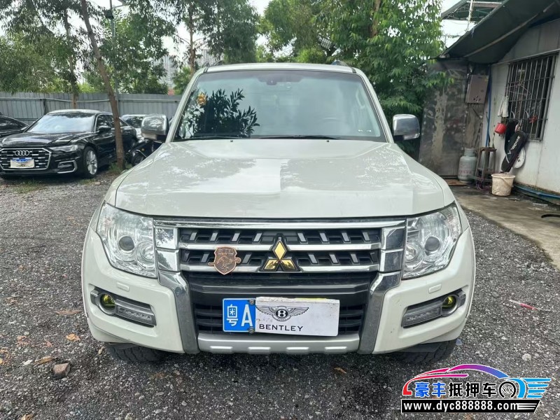 17年三菱帕杰罗轿车抵押车出售