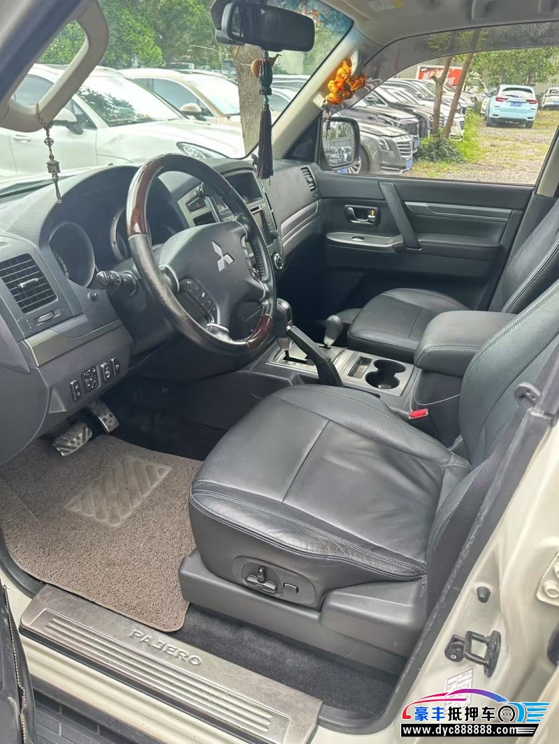 17年三菱帕杰罗轿车抵押车出售