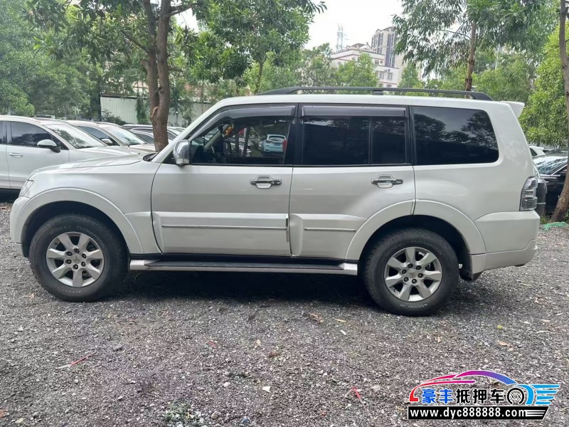 17年三菱帕杰罗轿车抵押车出售