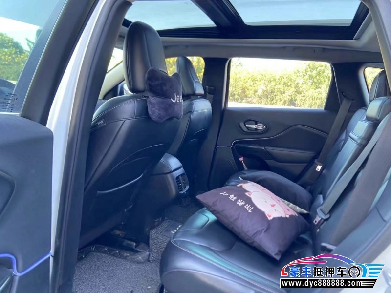 14年Jeep自由光轿车抵押车出售