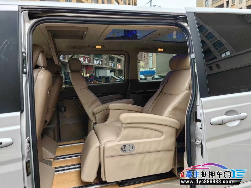 17年奔驰唯雅诺轿车抵押车出售