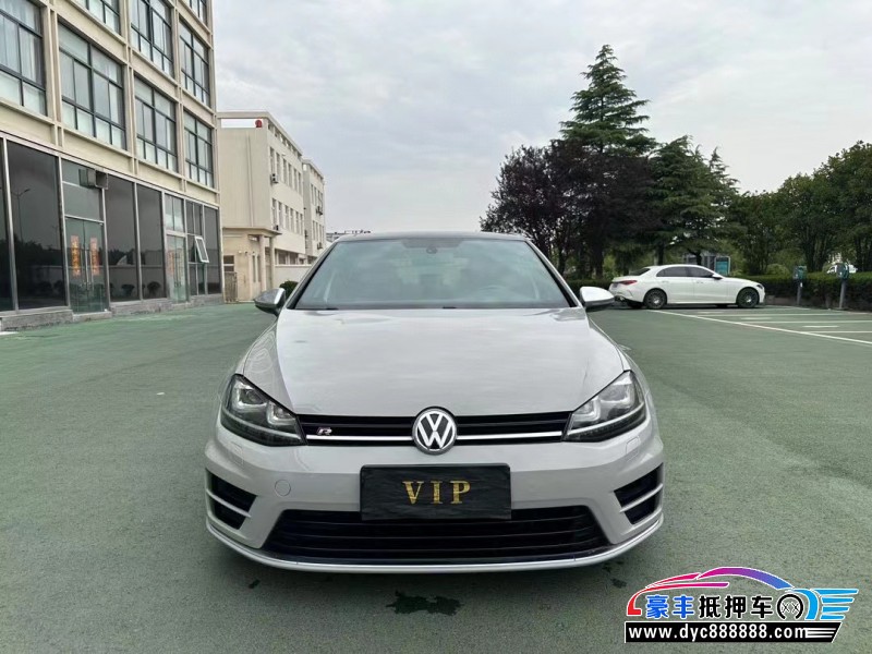 抵押车出售17年大众高尔夫轿车