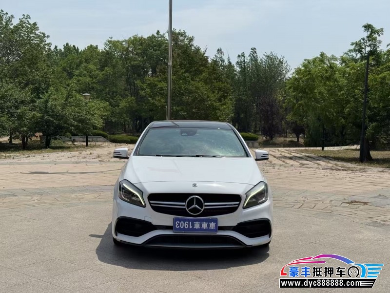 17年奔驰A级AMG轿车