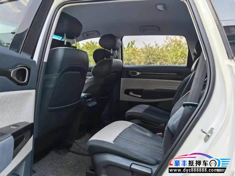 20年宝骏宝骏RM5轿车抵押车出售