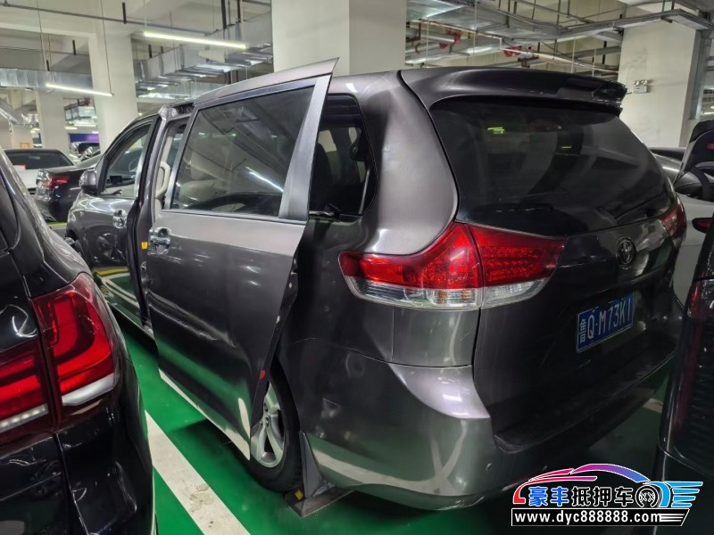 13年丰田塞纳轿车抵押车出售