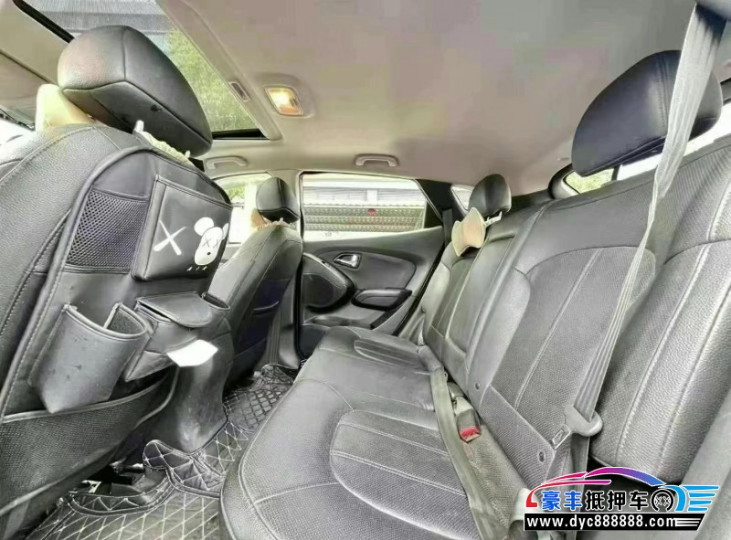 16年现代ix35轿车抵押车出售