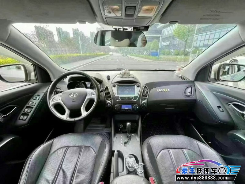 16年现代ix35轿车抵押车出售