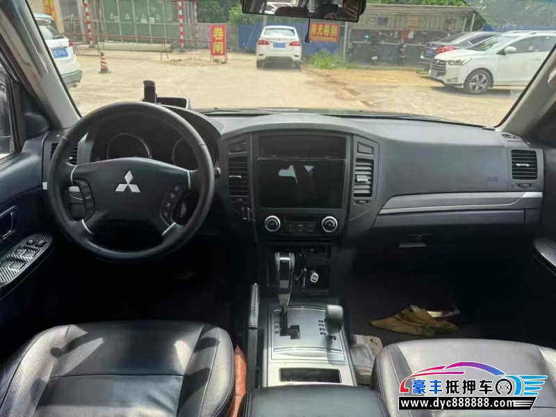 11年三菱帕杰罗轿车抵押车出售