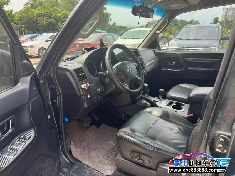 11年三菱帕杰罗轿车抵押车出售