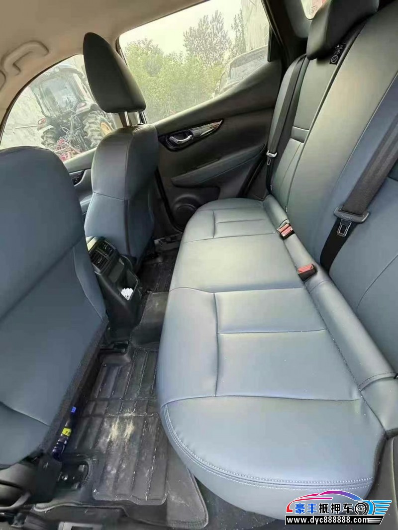 25年日产逍客轿车抵押车出售