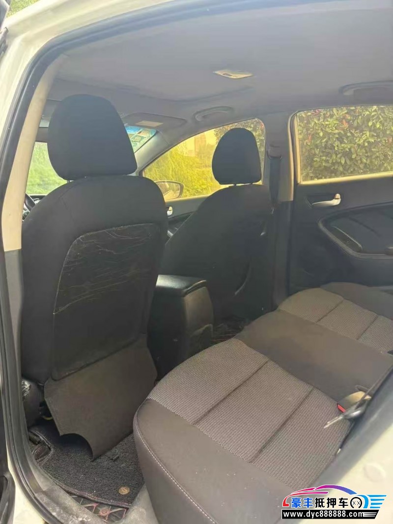 17年起亚K3轿车抵押车出售