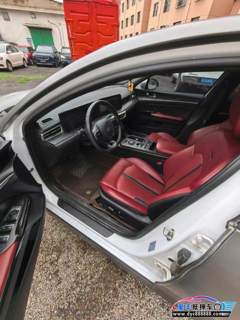 21年起亚K5轿车抵押车出售