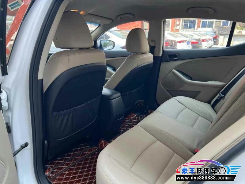 17年起亚K5轿车抵押车出售