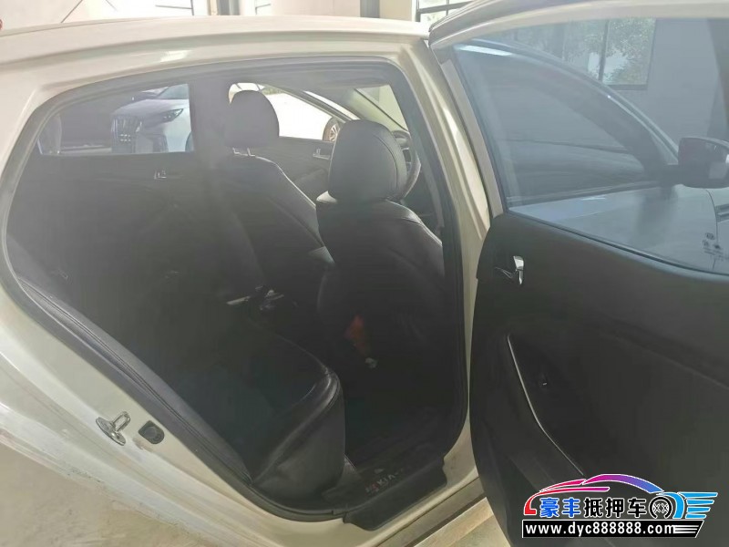 14年起亚K5轿车抵押车出售