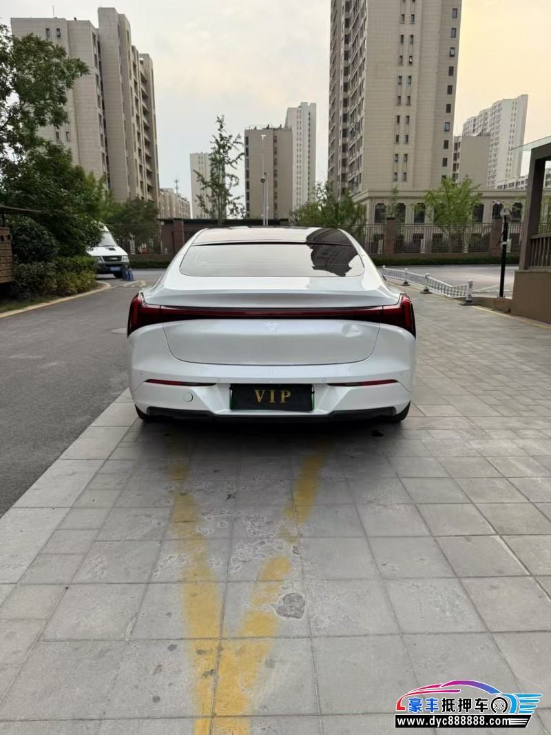 24年哪吒S轿车抵押车出售