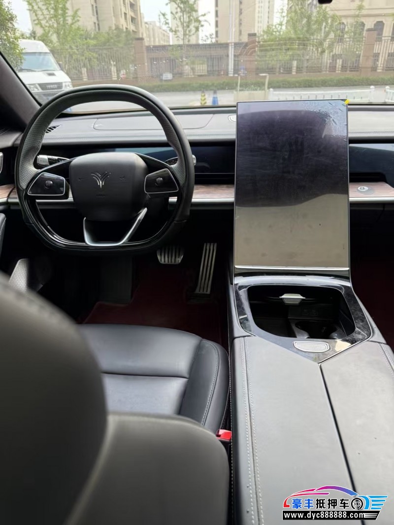 24年哪吒S轿车抵押车出售