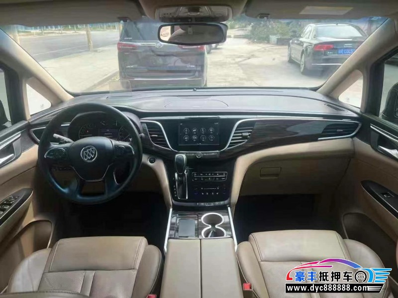 17年别克GL8轿车抵押车出售