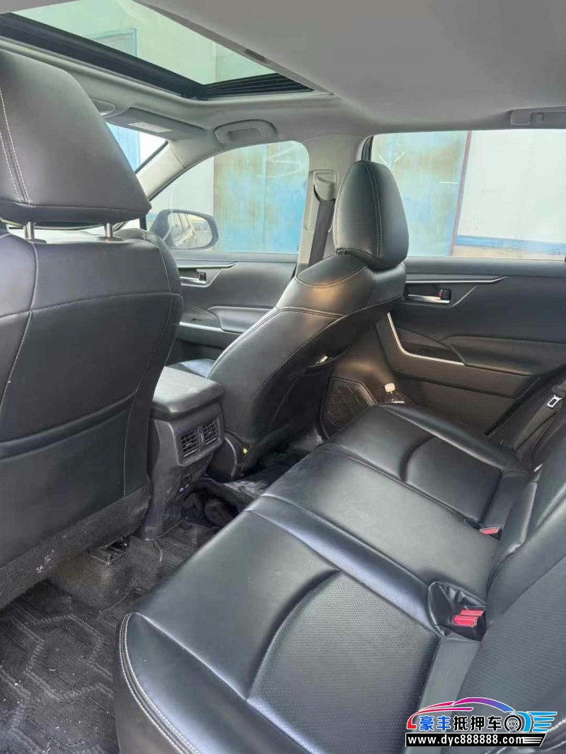 22年丰田RAV4轿车抵押车出售