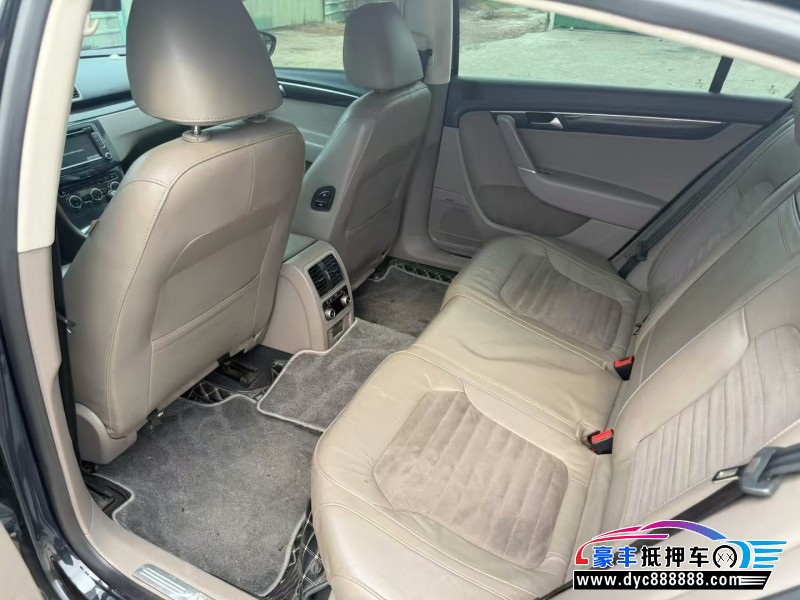 13年大众迈腾轿车抵押车出售