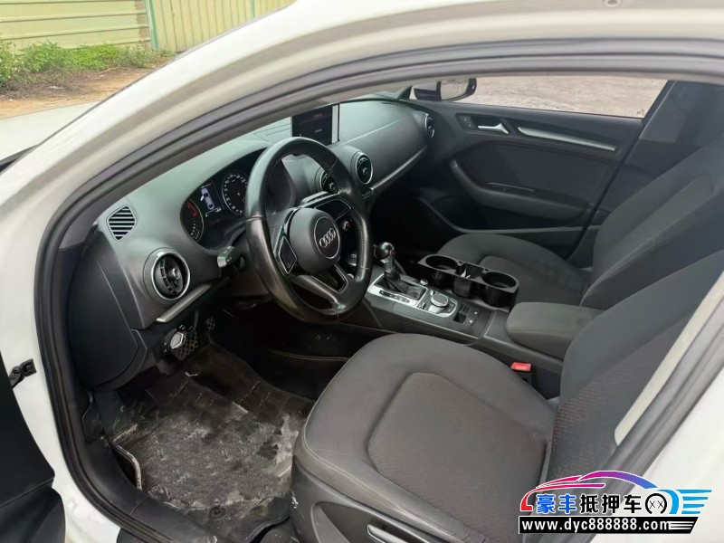 17年奥迪A3轿车抵押车出售