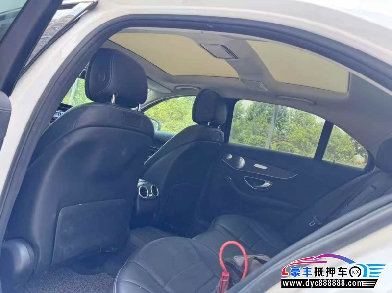 18年奔驰C轿车抵押车出售