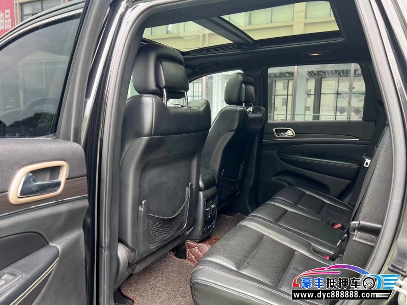 14年Jeep大切诺基轿车抵押车出售