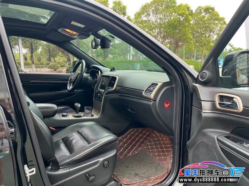 14年Jeep大切诺基轿车抵押车出售