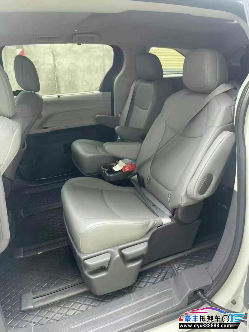 25年丰田格瑞维亚轿车抵押车出售